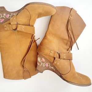 Seychelles mid calf Boots sz 8.5 tassel Sides embroidery flowers boho hippie